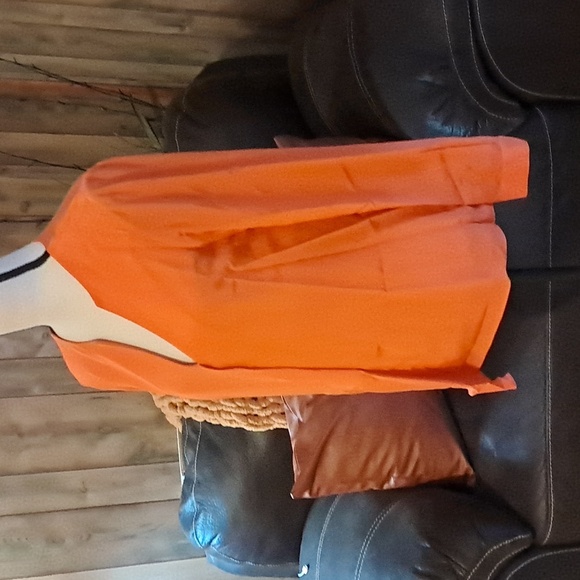 Tibi Orange V Neck Long Sleeve Pleated Asymmetrical Hem 100% Silk Top Size 8 - Picture 4 of 8